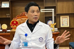 Giáo sư, Tiến sĩ Nguyễn Duy Ánh, Giám đốc Bệnh viện Phụ sản Trung ương.