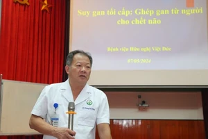 Tiến sĩ, bác sĩ Dương Đức Hùng – Chủ tịch Hội đồng khoa học, Giám đốc Bệnh viện chia sẻ về ca ghép gan. 