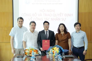 NSND Quốc Hưng nhận quyết định làm Phó Giám đốc Phụ trách Học viện Âm nhạc Quốc gia Việt Nam.