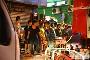 Đã có 4 người tử vong trong đám cháy tại phố Định Công Hạ. 