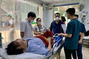 Bệnh nhân đột quỵ nhập viện tại Trung tâm Đột quỵ, Bệnh viện Bạch Mai.