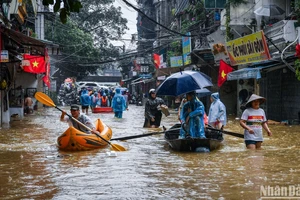 Cả nước hướng về đồng bào vùng lũ lụt: Từ thiện thế nào cho đúng?