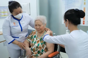 Triển khai tiêm vaccine zona thần kinh