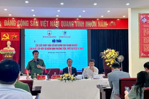 Đại tá Nguyễn Minh Khương, Phó Cục trưởng Cục Cảnh sát Phòng cháy chữa cháy và Cứu nạn cứu hộ cùng lãnh đạo một số phòng nghiệp vụ của C07 đã trực tiếp giải đáp các vướng mắc mà các doanh nghiệp trình bày tại hội thảo.