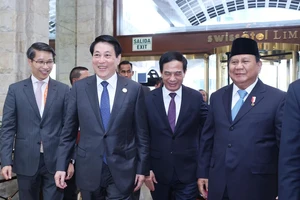 [Ảnh] Chủ tịch nước Lương Cường gặp Tổng thống Indonesia Prabowo Subianto