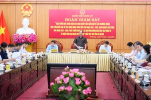Phó Chủ tịch Quốc hội Trần Quang Phương phát biểu tại buổi làm việc với lãnh đạo tỉnh Hà Giang.