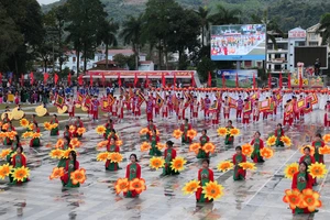 Màn đồng diễn trong Lễ Khai mạc Hội khỏe Phù Đổng tỉnh Hà Giang.