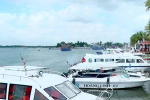 Quảng Nam tăng cường kiểm tra, bảo đảm an toàn cho du khách trên các tuyến đường thủy nội địa
