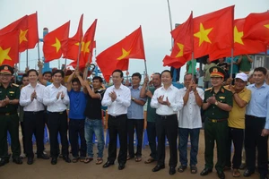 Chủ tịch nước Võ Văn Thưởng tới thăm quân và nhân dân tại đảo Phú Quý (Bình Thuận).