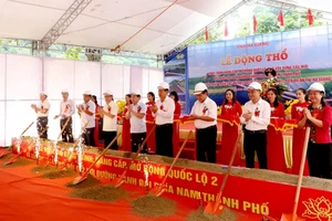 Lãnh đạo tỉnh Hà Giang động thổ khởi công nâng cấp, mở rộng Quốc lộ 2.