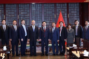 Chủ tịch Quốc hội Vương Đình Huệ tiếp các tập đoàn lớn của Trung Quốc