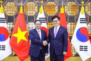 Thủ tướng Chính phủ Phạm Minh Chính và Chủ tịch Quốc hội Hàn Quốc Woo Won-sik.