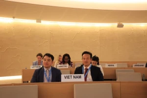 Đại sứ Mai Phan Dũng, Trưởng phái đoàn thường trực của Việt Nam tại Liên hợp quốc, đã phát biểu thay mặt Nhóm nòng cốt Nghị quyết về quyền con người và biến đổi khí hậu. (Ảnh: Anh Hiển/TTXVN)