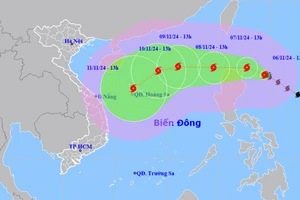 Vị trí và hướng di chuyển của bão Yinxing lúc 13 giờ ngày 6/11. (Nguồn: nchmf.gov.vn)