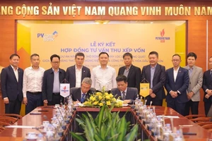 Dưới sự chứng kiến của lãnh đạo Tập đoàn Dầu khí Việt Nam, BSR và PVcomBank đã ký kết “Hợp đồng tư vấn thu xếp vốn cho Dự án Nâng cấp mở rộng NMLD Dung Quất”.