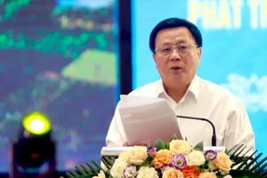 Đồng chí Nguyễn Xuân Thắng phát biểu ý kiến tại Hội thảo.
