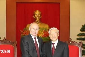 Tổng Bí thư Nguyễn Phú Trọng tiếp Tổng thống Vladimir Putin thăm cấp Nhà nước tới Việt Nam năm 2013. (Ảnh: Trí Dũng/TTXVN)