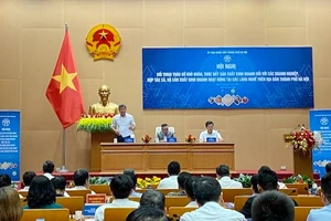 Lãnh đạo thành phố Hà Nội trực tiếp đối thoại, trả lời kiến nghị của doanh nghiệp, hộ sản xuất kinh doanh tại các làng nghề.