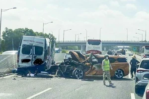 Hiện trường vụ tai nạn giao thông liên hoàn trên cao tốc Hà Nội-Hải Phòng ngày 11/7/2024, làm 2 người chết và 10 người bị thương. (Ảnh: CTV)