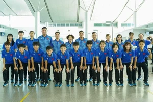 Các thành viên ban huấn luyện và các cầu thủ đội tuyển futsal Việt Nam. (Ảnh: VFF)