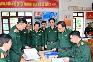 Đoàn kiểm tra do Trung tướng Lê Quang Minh, Phó Chủ nhiệm Tổng cục Chính trị Quân đội nhân dân Việt Nam dẫn đầu kiểm tra công tác Đảng ở cấp ủy trực thuộc Đảng ủy Bộ đội Biên phòng Thanh Hóa, ngày 8/11/2023. (Ảnh: MAI LUẬN)