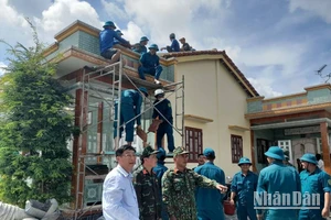 Ban Chỉ huy Phòng, chống lụt bão và Tiềm kiếm cứu nạn tỉnh Long An đi kiểm tra công tác khắc phục. 