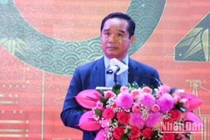 Bí thư Tỉnh ủy Long An Nguyễn Văn Được phát biểu tại buổi họp mặt. 