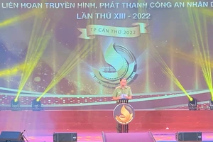 Thứ trưởng Công an Trần Quốc Tỏ phát biểu khai mạc liên hoan. (Ảnh: Thanh Tâm ) 