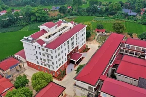 Nhà khám chữa bệnh - Bệnh viện Đa khoa huyện Định Hóa.