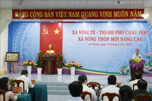 Chủ tịch nước Võ Văn Thưởng phát biểu tại buổi làm việc tại xã nông thôn mới nâng cao Vĩnh Tế, thành phố Châu Đốc. (Ảnh: TTXVN)
