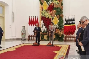 Tổng thống Indonesia Joko Widodo (phải) và Thủ tướng Timor Leste Xanana Gusmao phát biểu tại Phủ Tổng thống Bogor, Tây Java, ngày 26/1/2024. (Nguồn: ANTARA News)