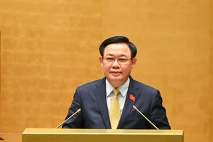 Chủ tịch Quốc hội Vương Đình Huệ phát biểu bế mạc hội nghị tổng kết và lễ phát động phong trào thi đua. (Ảnh: DUY LINH)