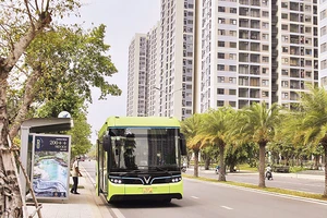 Xe buýt chạy bằng điện vừa thân thiện với môi trường vừa giảm thải khí các-bon, có giá vé hợp lý đối với người dân tại Thành phố Hồ Chí Minh.