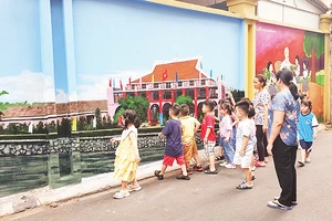 Một bức tường ở Phường 13, quận Phú Nhuận được vẽ trang trí.