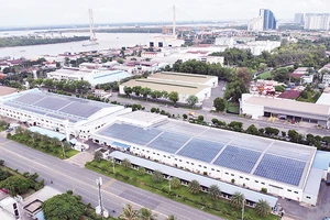 Hệ thống điện mái nhà tại khu vực nhà xưởng của Công ty TNHH Juki Việt Nam, Khu chế xuất Tân Thuận, Quận 7 giúp giảm phát thải và tiết kiệm chi phí cho doanh nghiệp.
