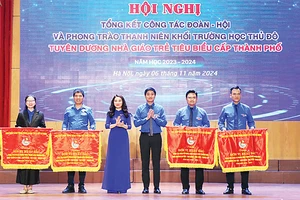 Nhiều cơ sở đoàn thuộc Thành đoàn Hà Nội được Trung ương Đoàn, Trung ương Hội Sinh viên Việt Nam tặng cờ thi đua.