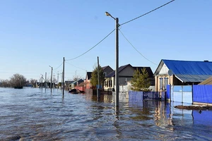 Ngập lụt tại Vùng Orenburg của Nga. (Ảnh: TASS)