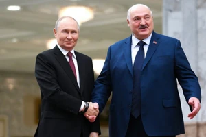 Tổng thống Nga Vladimir Putin và Tổng thống Belarus Alexander Lukashenko. (Ảnh: TASS)