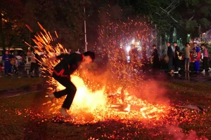 Nghi lễ nhảy lửa huyền bí của người dân tộc Pà Thẻn đã được công nhận là di sản văn hóa phi vật thể quốc gia.