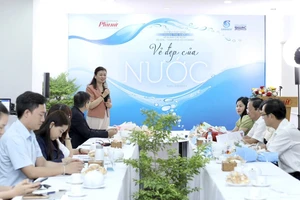 Ban tổ chức phổ biến thể lệ và phát động cuộc thi viết “Vẻ đẹp của nước”.