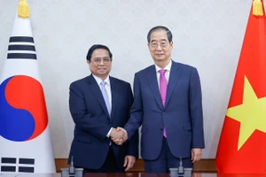 Thủ tướng Chính phủ Phạm Minh Chính và Thủ tướng Han Duck Soo - Ảnh: VGP/Nhật Bắc.