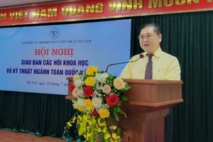 Tiến sĩ khoa học Phan Xuân Dũng, Chủ tịch Liên hiệp các Hội Khoa học và Kỹ thuật Việt Nam, phát biểu khai mạc Hội nghị. 