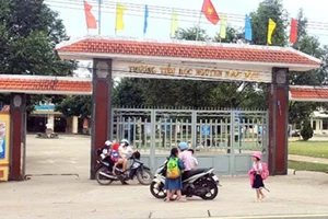 Trường Tiểu học Nguyễn Ngọc Bình, nơi có 15 học sinh nhập viện nghi do ngộ độc thực phẩm sau khi ăn sữa chua.