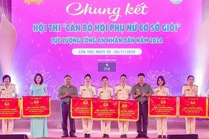 Trao giải A tặng 9 đơn vị.