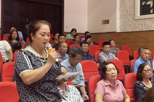 Người dân phát biểu ý kiến trong buổi đối thoại với người đứng đầu cấp ủy, chính quyền quận Hải An, thành phố Hải Phòng. (Ảnh của Ban Dân vận Thành ủy Hải Phòng)
