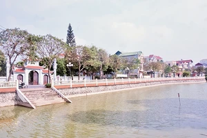 Ao, hồ thôn Hội Phụ (xã Đông Hội, huyện Đông Anh) được cải tạo khang trang, sạch đẹp.