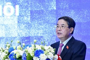 Đồng chí Nguyễn Đức Hải, Ủy viên Trung ương Đảng, Phó Chủ tịch Quốc hội phát biểu tại hội thảo.