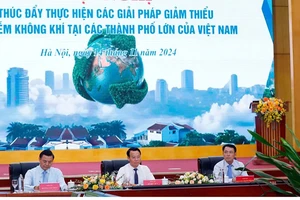 Lãnh đạo Bộ Tài nguyên và Môi trường chủ trì hội nghị.