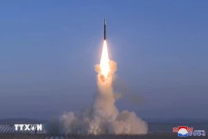 Một vụ phóng tên lửa của Triều Tiên. (Ảnh: KCNA/TTXVN)