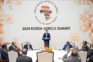 Tổng thống Hàn Quốc Yoon Suk Yeol (giữa) phát biểu tại Hội nghị thượng đỉnh Hàn Quốc-châu Phi ở Seoul ngày 4/6/2024. (Ảnh: Yonhap/TTXVN)